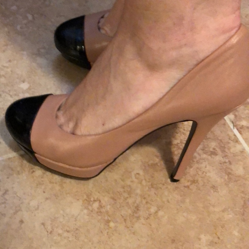 Arturo Chiang Pumps